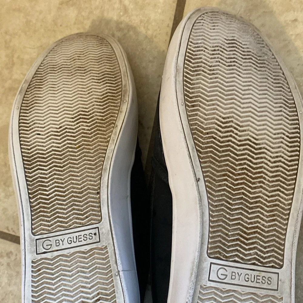 ⭐️GUESS: G By Guess Women’s Leather Low Top Slip On Sneakers Sz 6.5